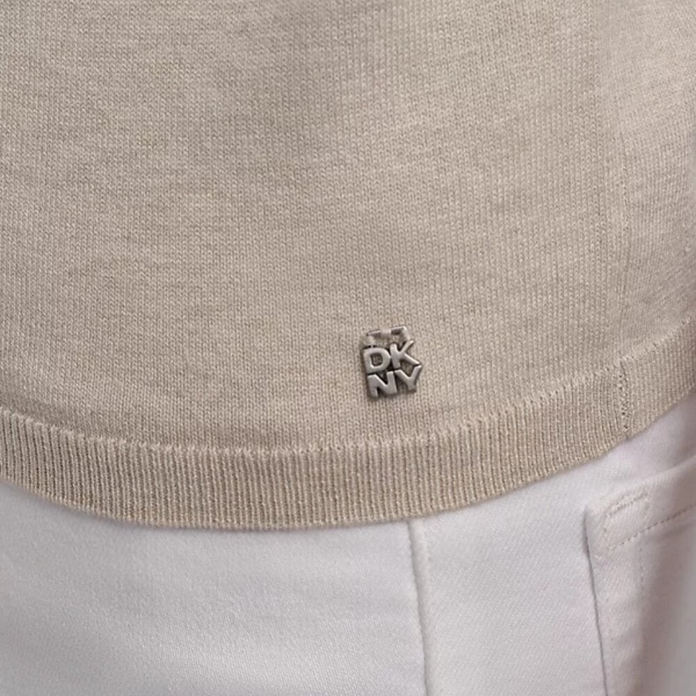 NWT🤍Cap-Sleeve Crewneck Tee - Picture 6 of 8
